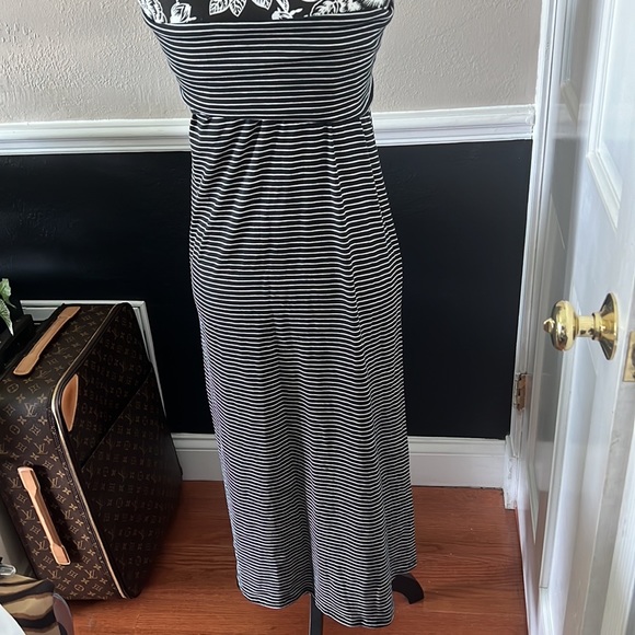 Roxy Strapless Maxi Dress. Medium.Navy Blue and White Stripes. - Picture 3 of 5